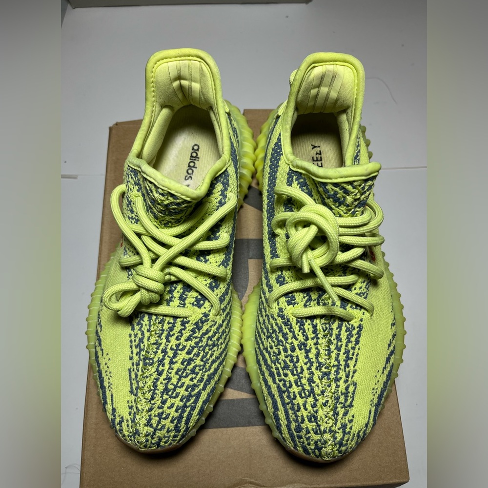YEEZY BOOST 350 V2